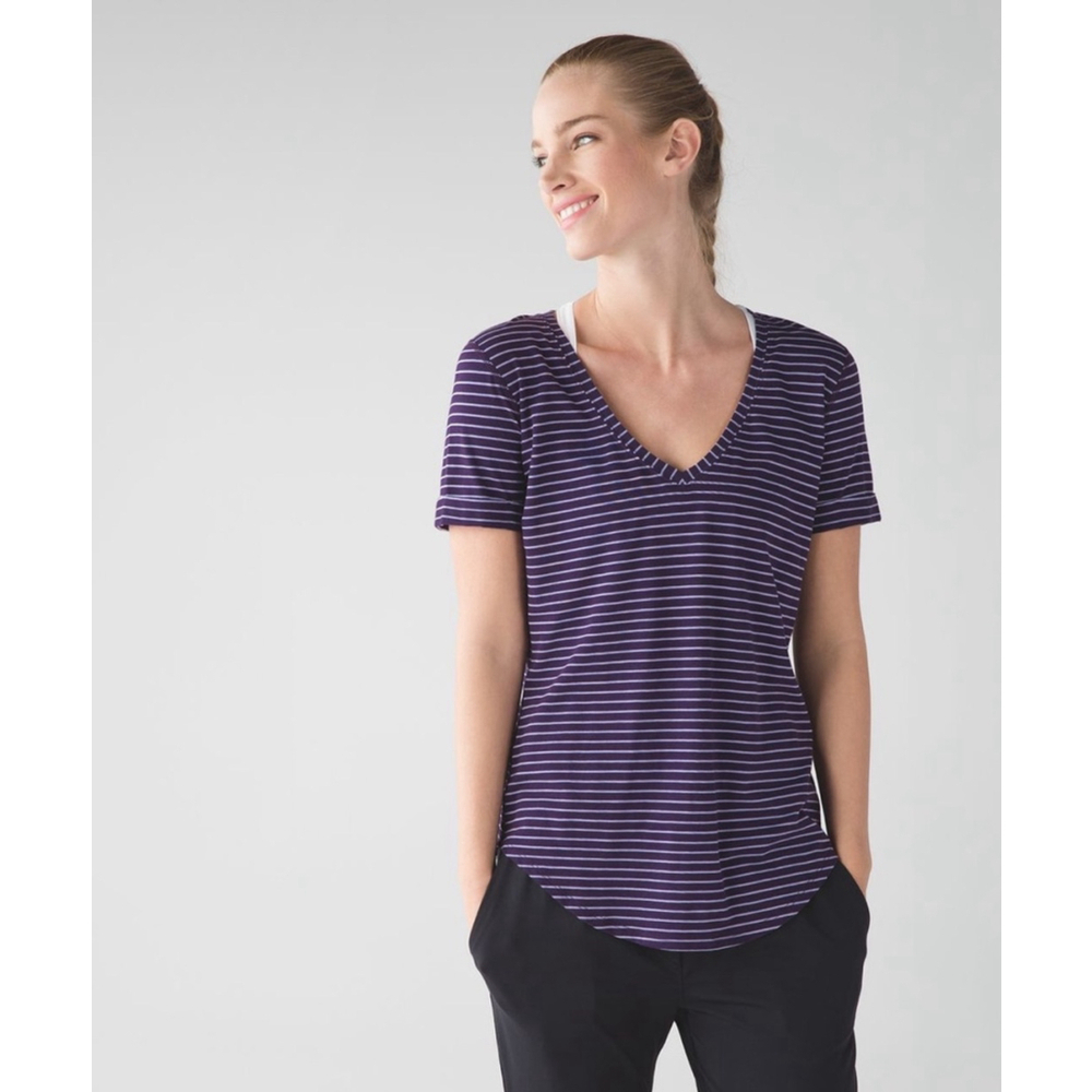 Lululemon Love Tee II
Parallel Stripe Lilac Deep Zinfandel size 6